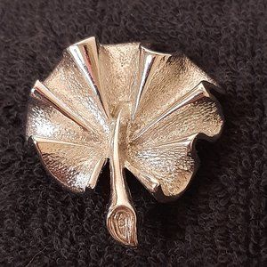 vtg Sarah Coventry silver-tone leaf pin brooch